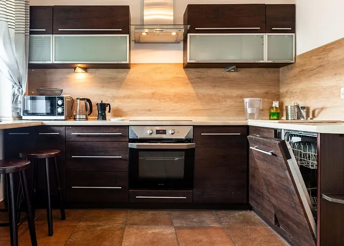 - Balcony, Park And Tram Nearby - By Rentujemy Daire *