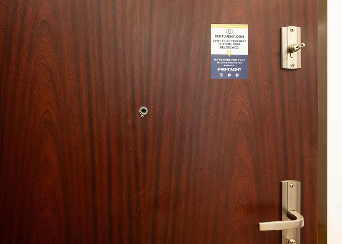 - Balcony, Park And Tram Nearby - By Rentujemy Daire