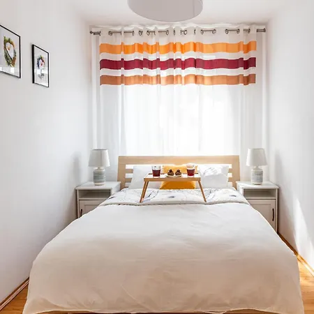 - Park And Tram Nearby - By Rentujemy Apartman