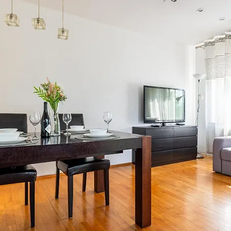 - Balcony, Park And Tram Nearby - By Rentujemy