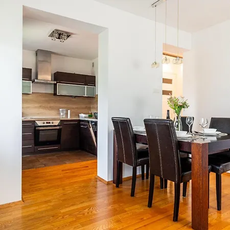 - Balcony, Park And Tram Nearby - By Rentujemy *