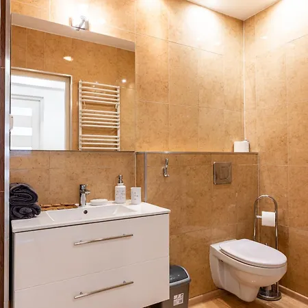 Appartamento - Balcony, Park And Tram Nearby - By Rentujemy