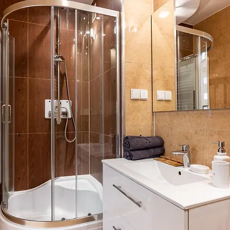 - Balcony, Park And Tram Nearby - By Rentujemy