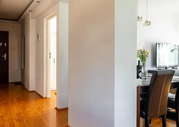 - Balcony, Park And Tram Nearby - By Rentujemy Apartment