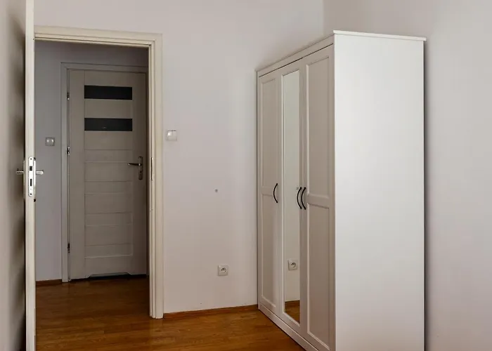 - Balcony, Park And Tram Nearby - By Rentujemy