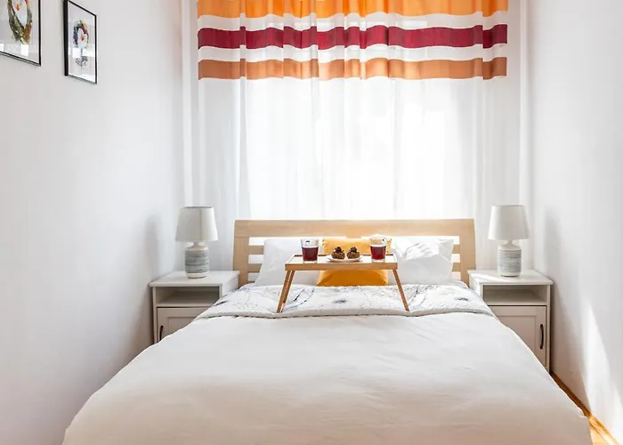 - Balcony, Park And Tram Nearby - By Rentujemy Appartement