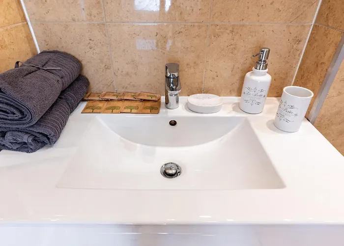 Apartment - Balcony, Park And Tram Nearby - By Rentujemy *