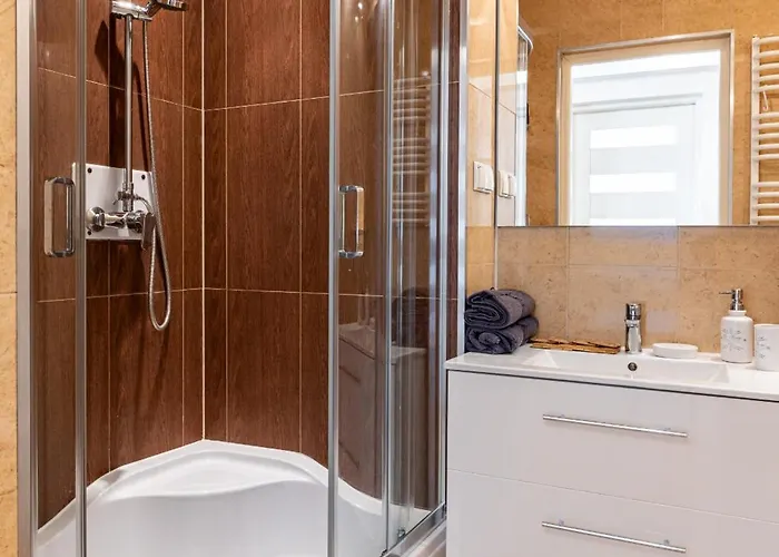 Apartment - Balcony, Park And Tram Nearby - By Rentujemy