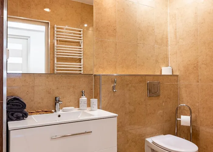 Appartement - Balcony, Park And Tram Nearby - By Rentujemy