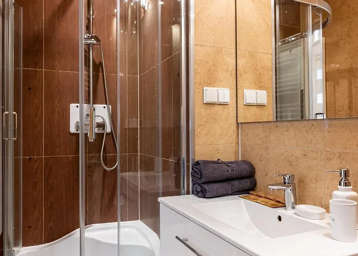 - Balcony, Park And Tram Nearby - By Rentujemy